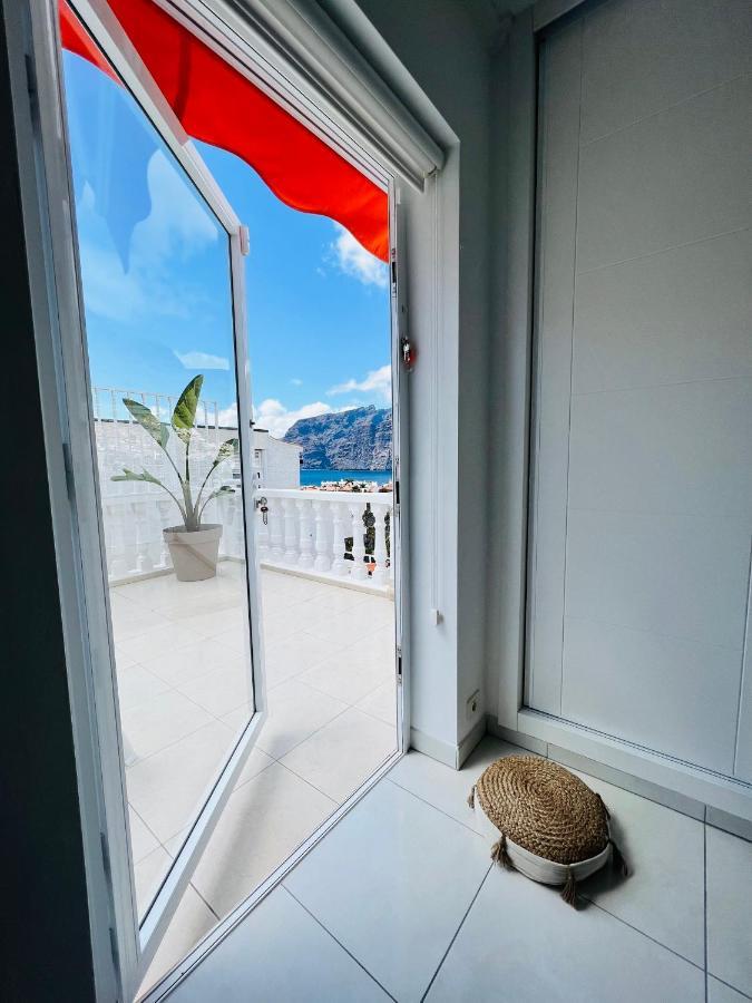 Luxury Penthouse With Breathtaking Views And Huge Private Terraces Appartement Puerto de Santiago  Buitenkant foto