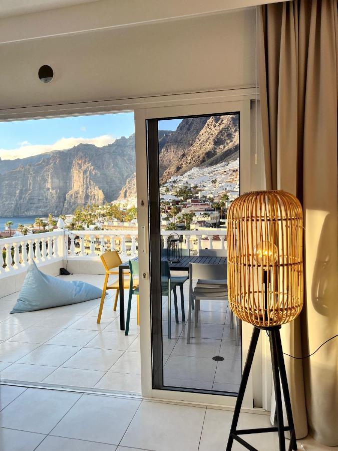 Luxury Penthouse With Breathtaking Views And Huge Private Terraces Appartement Puerto de Santiago  Buitenkant foto